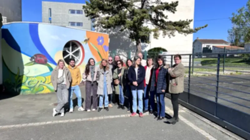 Grève des enseignants à Pons contre la fermeture d'une classe et la suppression de l'option euro