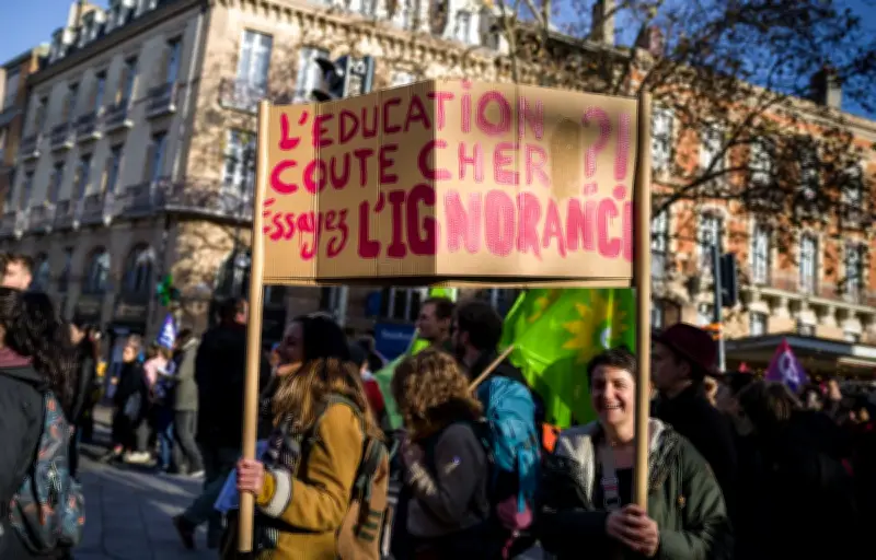 Grève massive des enseignants contre les suppressions de postes et la dégradation du service public