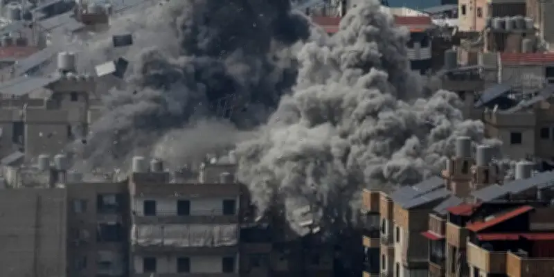 Guerre au Moyen-Orient : frappes israéliennes et iraniennes s'intensifient, crise humanitaire au Liban