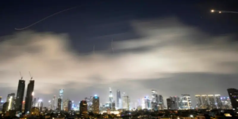 Guerre au Moyen-Orient : l'Iran tire des missiles vers Israël selon l'armée israelienne