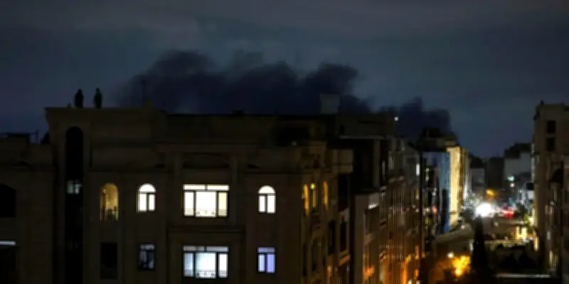 Guerre au Moyen-Orient : Téhéran bombardée, l'Iran menace les universités américaines du Golfe