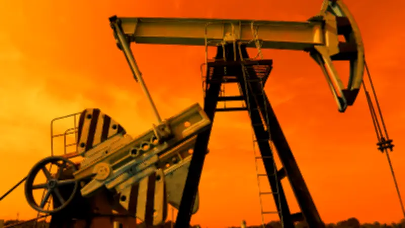 Guerre en Iran : le conflit s'intensifie, une flambée des prix de l'essence à craindre ?