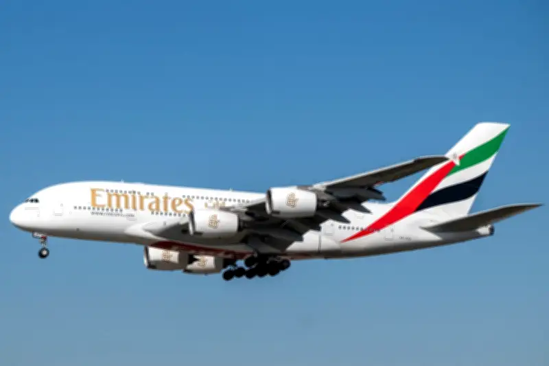 Guerre en Iran : les passagers du monde entier bloqués par la paralysie des hubs aériens du Golfe