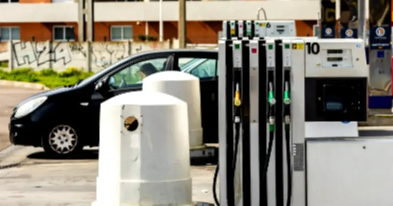 Guerre Iran : hausse des carburants, le gouvernement annonce un plan d'aide ciblé jugé insuffisant