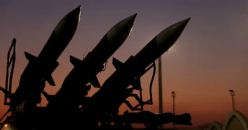Guerre Israël-Iran : la course aux missiles et drones face aux défenses antiaériennes