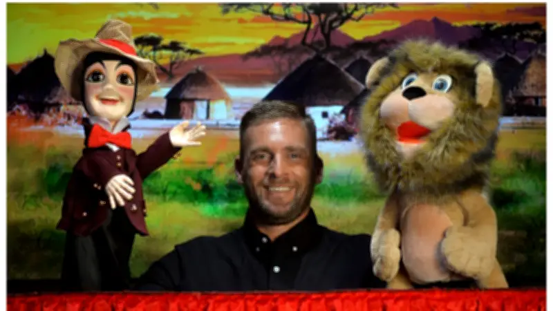 Guignol rencontre Simba le lion dans une aventure numérique en Lozère