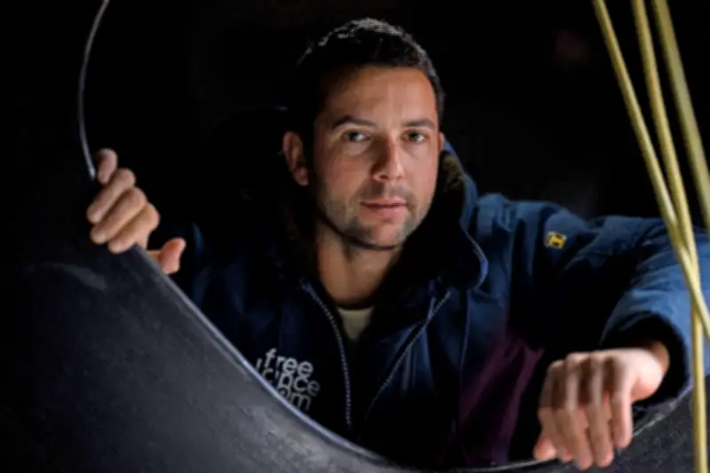 Guirec Soudée bat le record du monde à la voile à l'envers, une victoire émouvante