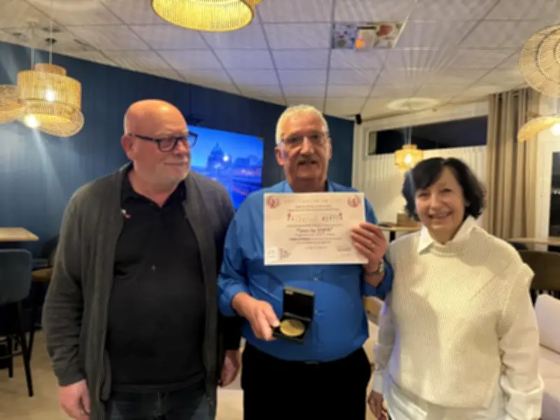 Guy Soumat honoré de la médaille de bronze FS ASPTT pour son engagement de longue date