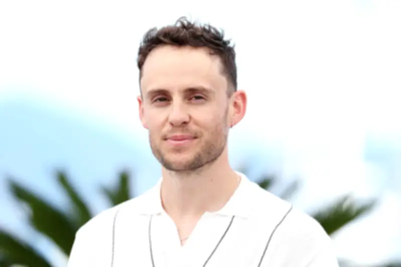 Harry Lighton sur 'Pillion' : déconstruire les normes hétéronormatives au cinéma