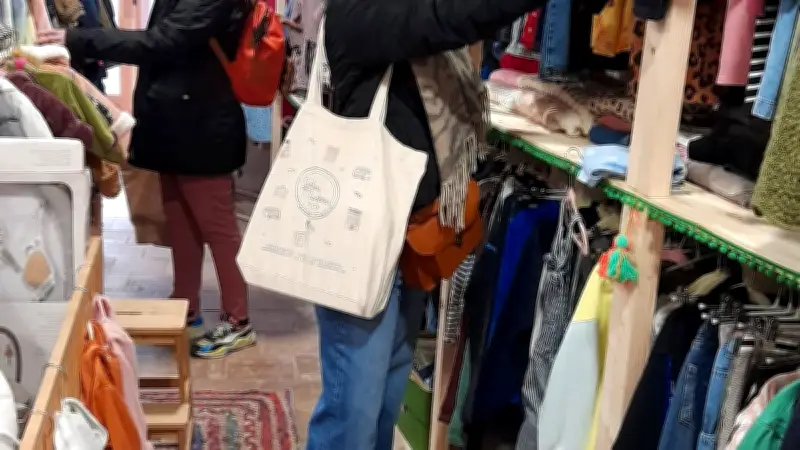 Haut comme trois pommes : une boutique de seconde main cosy ouvre à Saint-Jean-du-Gard