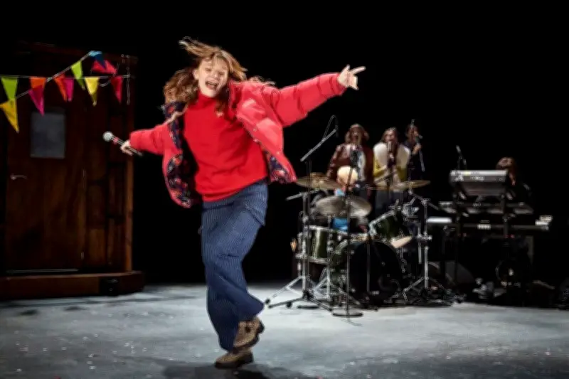 « Hautes Perchées » : Une pièce de théâtre qui tombe à point nommé