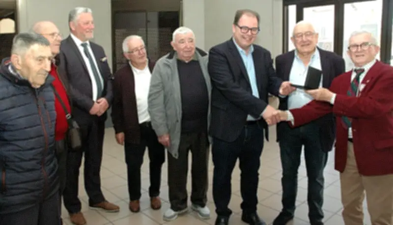 Herm honore son maire sortant avec la médaille des anciens combattants d'Afrique du Nord