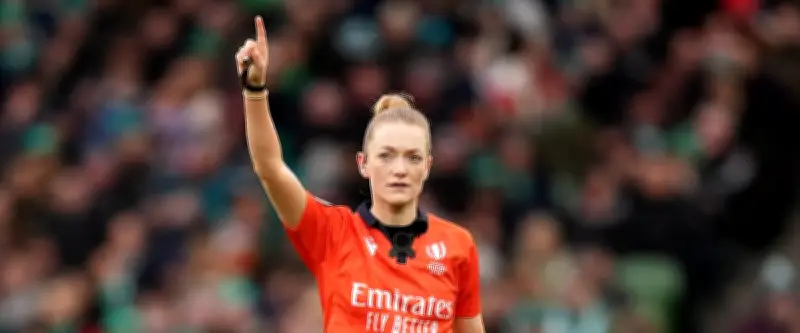 Hollie Davidson, première femme à arbitrer un match du Top 14, une pionnière du rugby