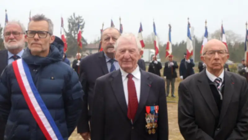 Hommage aux 108 soldats landais tombés en Afrique du Nord malgré la pluie à Pontonx-sur-l’Adour