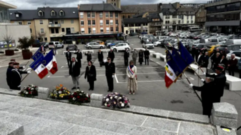 Hommage aux victimes du terrorisme à Mende : cérémonie émouvante sur la place du Foirail