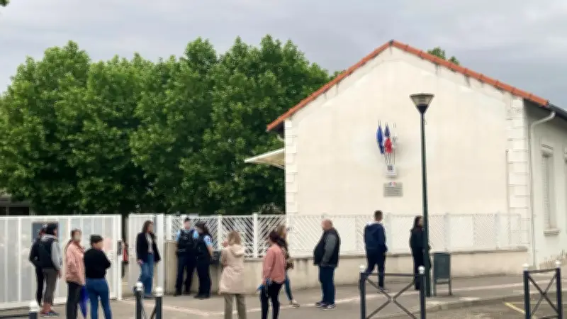 Hommage à Aïvy à Alès : une école en deuil après la mort tragique de la fillette de 7 ans