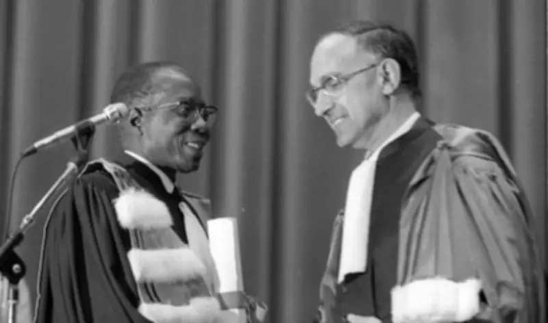 Hommage à Léopold Sédar Senghor : Bordeaux II décerne un doctorat honoris causa en 1982