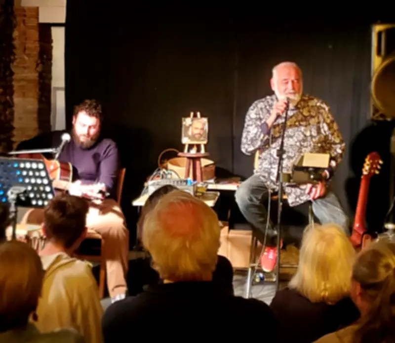 « Homo sapiens cantor » : un spectacle mêlant humour et réflexion au Cercle des travailleurs