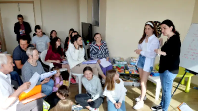 Hérault : une professeure dévouée enseigne le français aux réfugiés ukrainiens