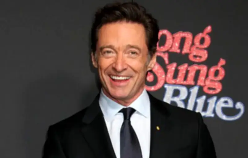 Hugh Jackman chante pour les 95 ans de Rupert Murdoch lors d'une soirée VIP à New York