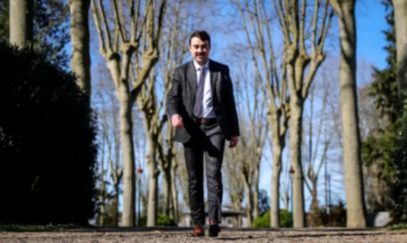 Hugo Couchinave, candidat LR à Oloron, mise sur le terrain et défend ses soutiens controversés
