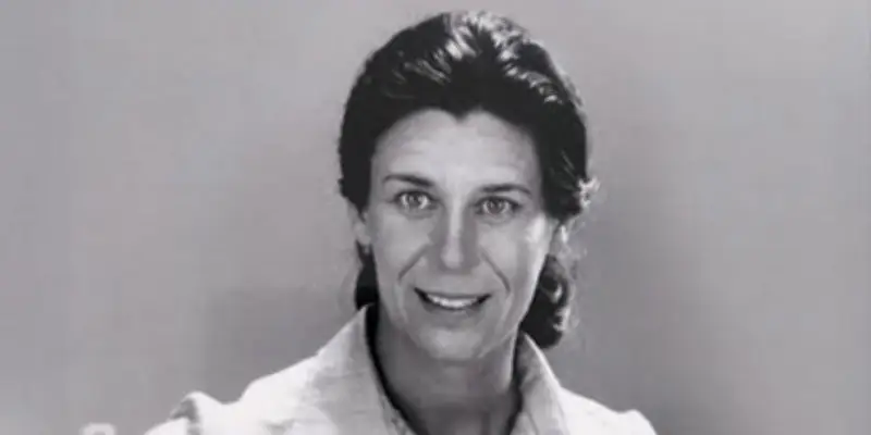 Huguette Sainson révèle : la fleur sur le timbre est une création imaginaire