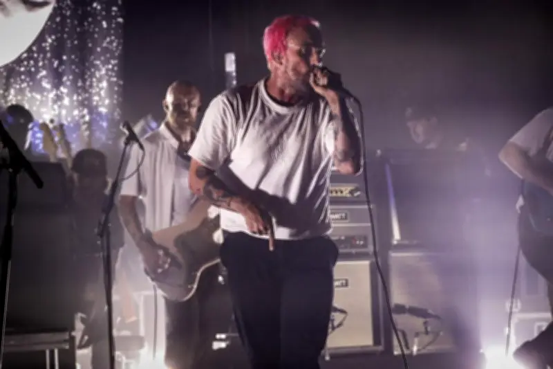 IDLES électrise La Sirène à La Rochelle : une performance post-punk mémorable