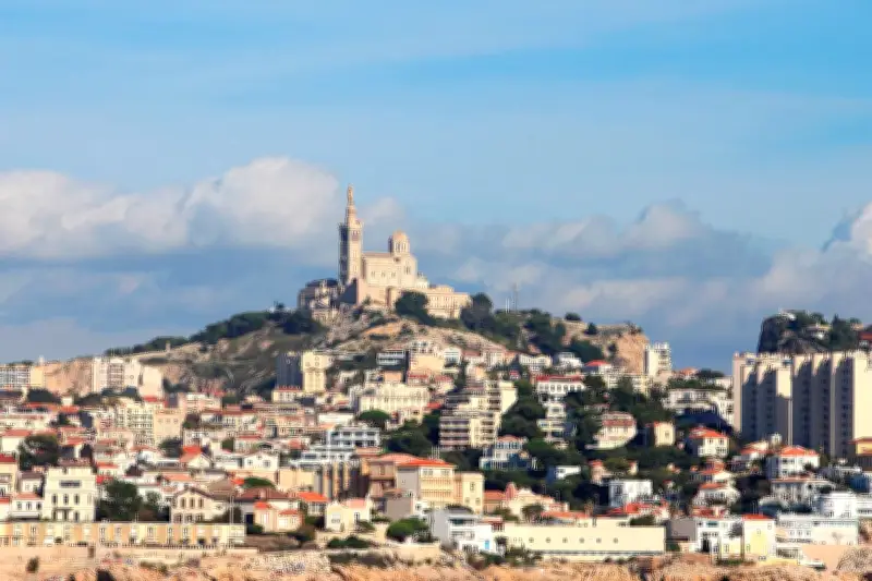 Immobilier en Méditerranée : Tendances et Prix à Marseille, Côte d'Azur et Corse en 2026