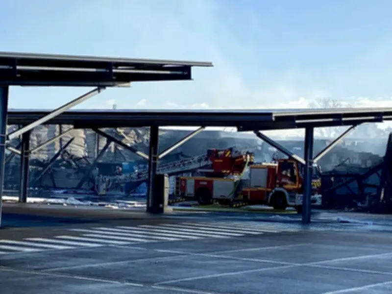 Incendie criminel ravage un Carrefour Market à Hourtin dans le Médoc