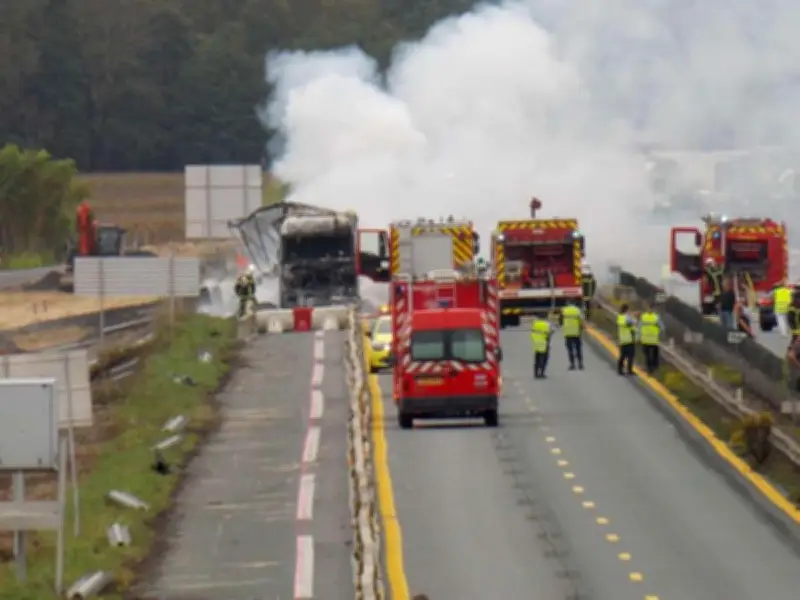 Incendie d'un camion espagnol sur l'A62 : un terreau en flammes paralyse l'axe Bordeaux-Toulouse