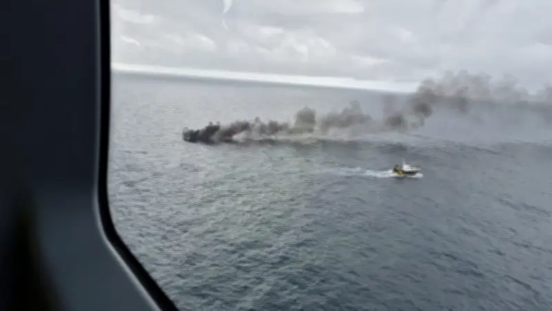 Incendie d'un chalutier à Sète : trois marins sauvés par hélitreuillage en Méditerranée