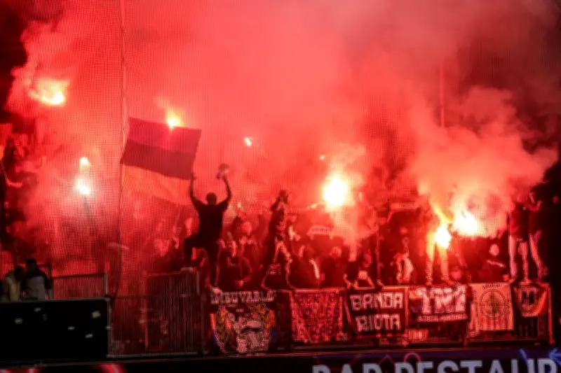 Incidents pyrotechniques au Nouste Camp : au moins cinq blessés lors de Pau-Montpellier