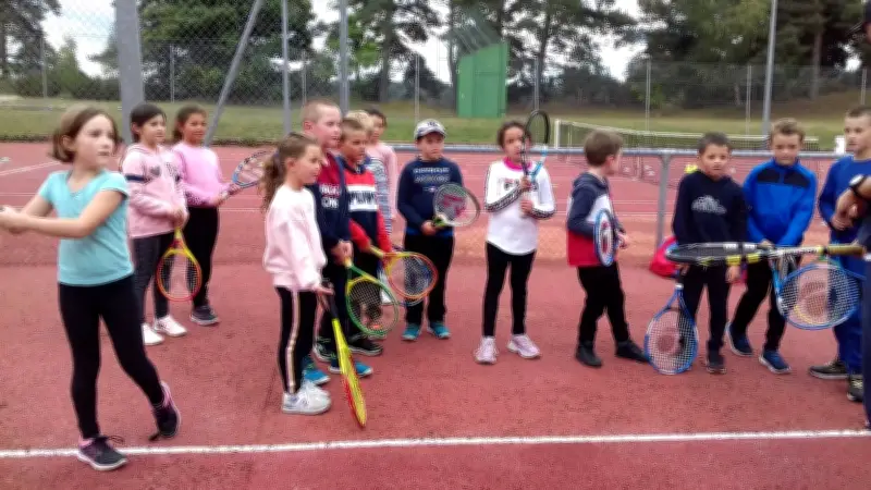 Initiation au tennis pour les élèves de CE1 et CE2 de l'école la Présentation en Lozère