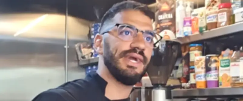 Insultes en sus : le concept insolite d'un crêpier andorran qui cartonne