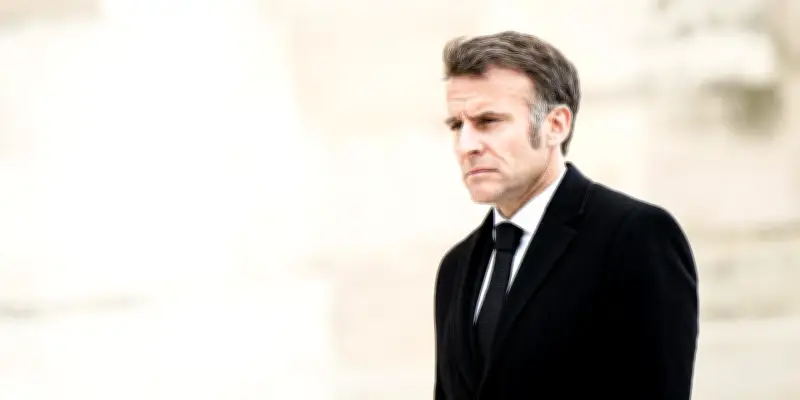 Interdiction des réseaux sociaux avant 15 ans : la proposition de loi Macron arrive au Sénat