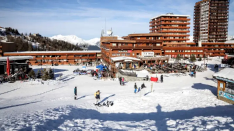 Intoxication massive à La Plagne : une centaine d'élèves malades en classe de neige