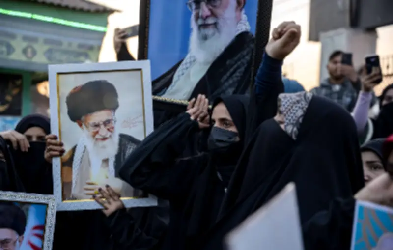 Iran : après la mort de Khamenei, Téhéran menace de représailles massives contre les États-Unis et Israël