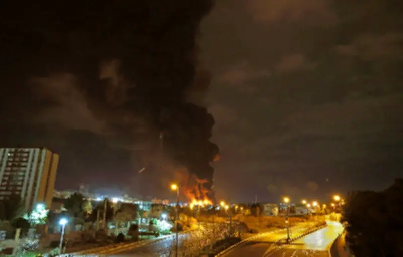 Iran : frappes sur des dépôts pétroliers près de Téhéran et vérification des vidéos