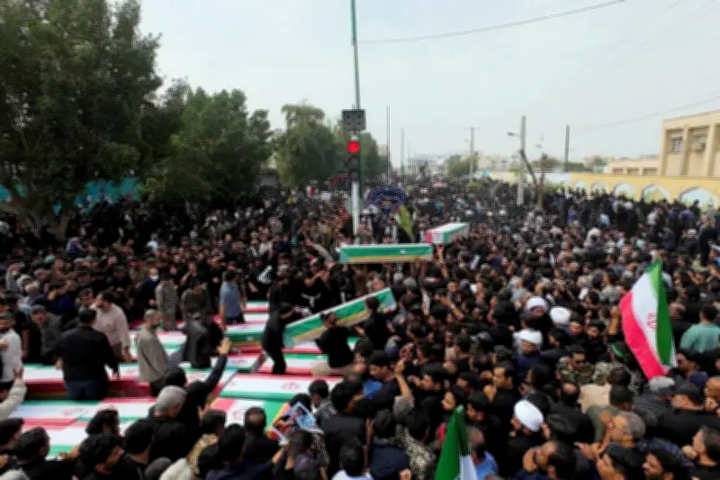 Iran : les funérailles des victimes de Minab révèlent l'ampleur du drame