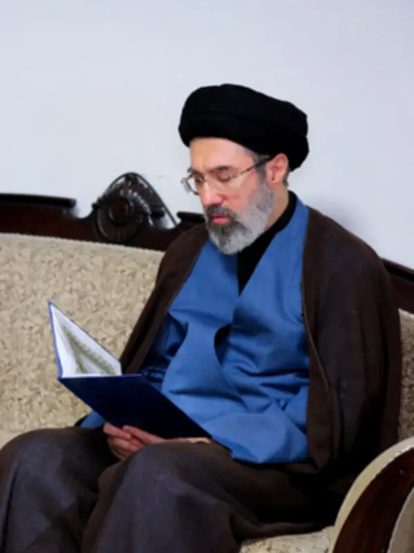 Iran : Mojtaba Khamenei, l'élu qui pourrait succéder à son père comme guide suprême