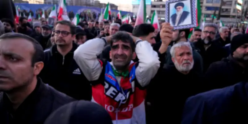 Iran : mort de Khamenei dans des frappes, réactions contrastées dans le pays