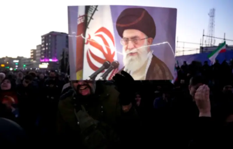 Iran : mort du guide suprême Khamenei, Téhéran confirme et promet une riposte féroce