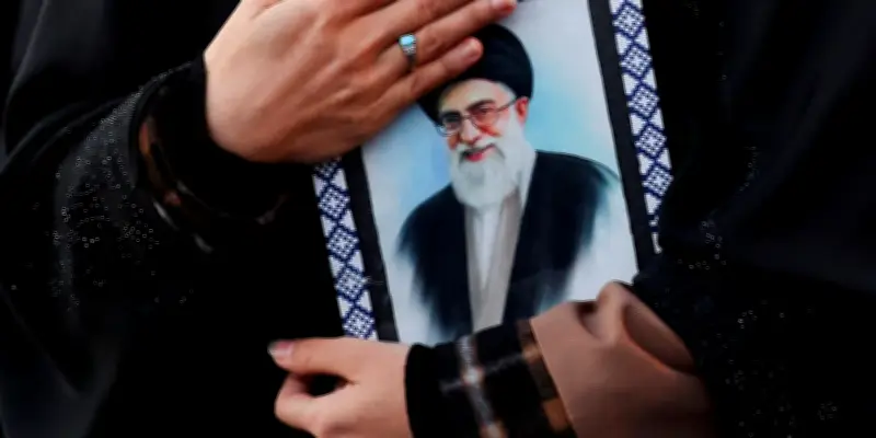 Iran riposte en Israël et dans le Golfe après la mort d'Ali Khamenei, nouvelles frappes israéliennes