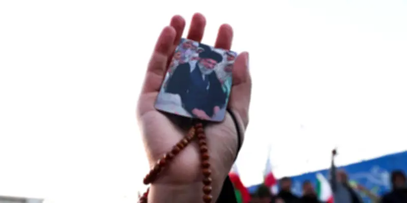 Iran : succession incertaine après la mort de Khamenei dans des frappes américano-israéliennes