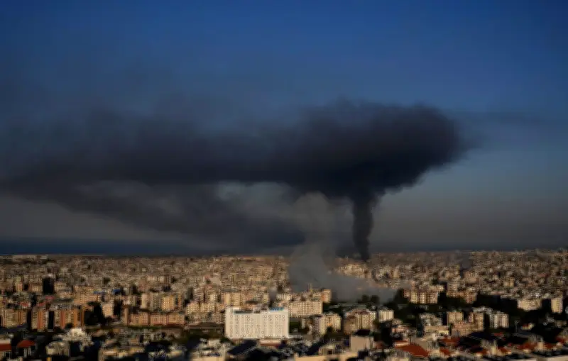 Israël intensifie ses frappes au Liban avec une incursion terrestre inédite