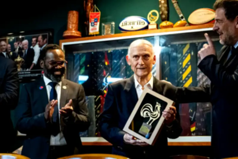 Jacques Laurans reçoit la médaille d'or de la FFR à Agen, une distinction suprême