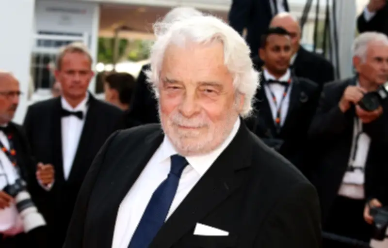 Jacques Weber contraint d'arrêter Cyrano à Paris à cause d'une bronchite résistante