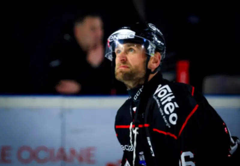Jakub Kindl, vétéran de la NHL, apporte son expérience cruciale aux Boxers de Bordeaux pour les play-offs