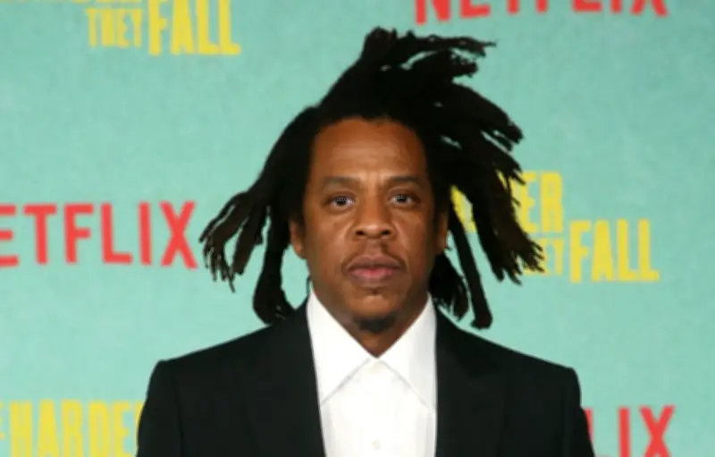Jay-Z exprime sa colère persistante après l'abandon de la plainte pour viol