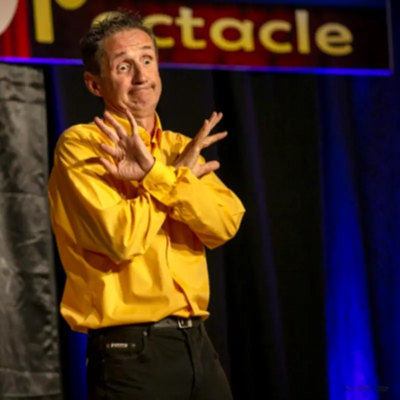 Jean-François Balerdi lance la saison culturelle de Mugron avec son spectacle « L’Heureux Tour ! »